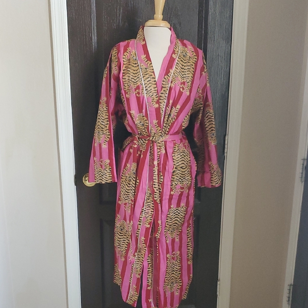 Pink and Black Tiger Robe Nwot - Picture 1 of 6